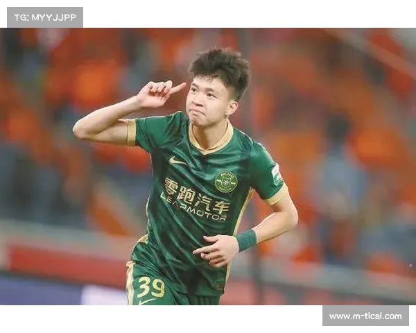 浙江队小将王钰栋斩获中超最佳青年球员奖