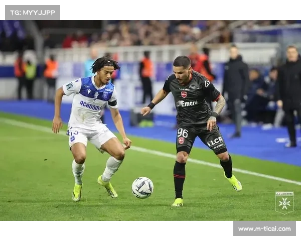 摩纳哥后卫戴尔融入球队,后防线新组合表现稳定 摩纳哥后卫戴尔融入球队,后防线新组合表现稳定